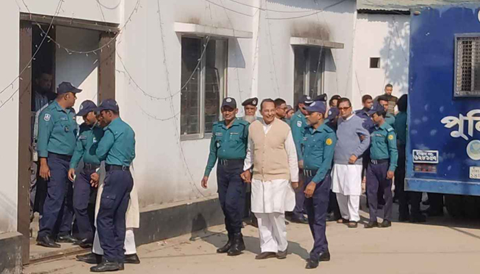 সাবেক মন্ত্রী-উপদেষ্টাসহ ১৬ জনকে ট্রাইব্যুনালে আনা হলো 