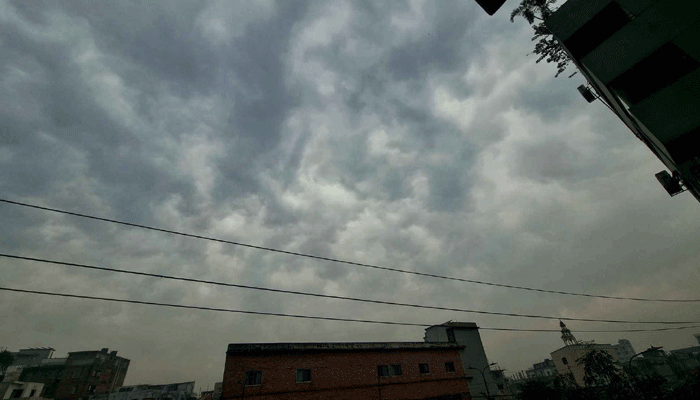 বৃষ্টির বার্তা আবহাওয়া অফিসের, ঢাকার আকাশে কালো মেঘ
