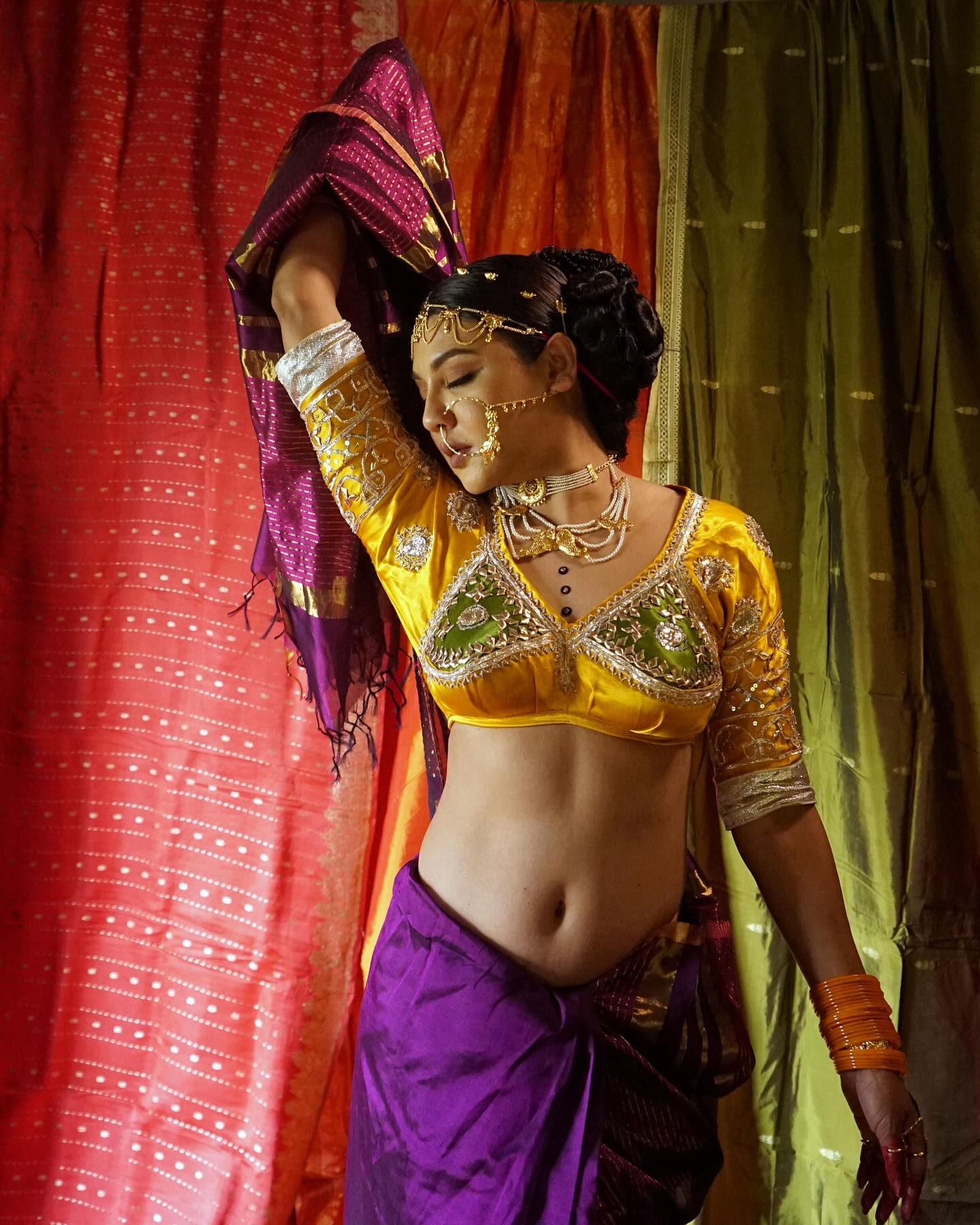 নেটিজেনদের কটাক্ষ, খোলামেলা লুকে উত্তাপ ছড়াচ্ছে জয়া আহসান