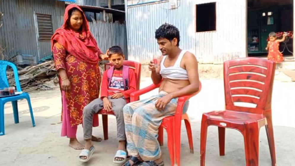 বৈষম্যবিরোধী আন্দোলনে গুলিবিদ্ধ আল আমিন টাকার অভাবে চিকিৎসা নিতে পারছেন না 