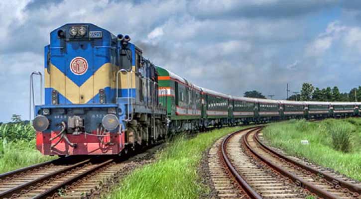 চলন্ত ট্রেনে যেভাবে নামাজ আদায় করা জায়েজ