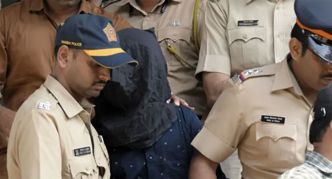 হামলাকারী ব্যক্তি কি আসলেও বাংলাদেশী সাইফ আলি খানের ওপর ?