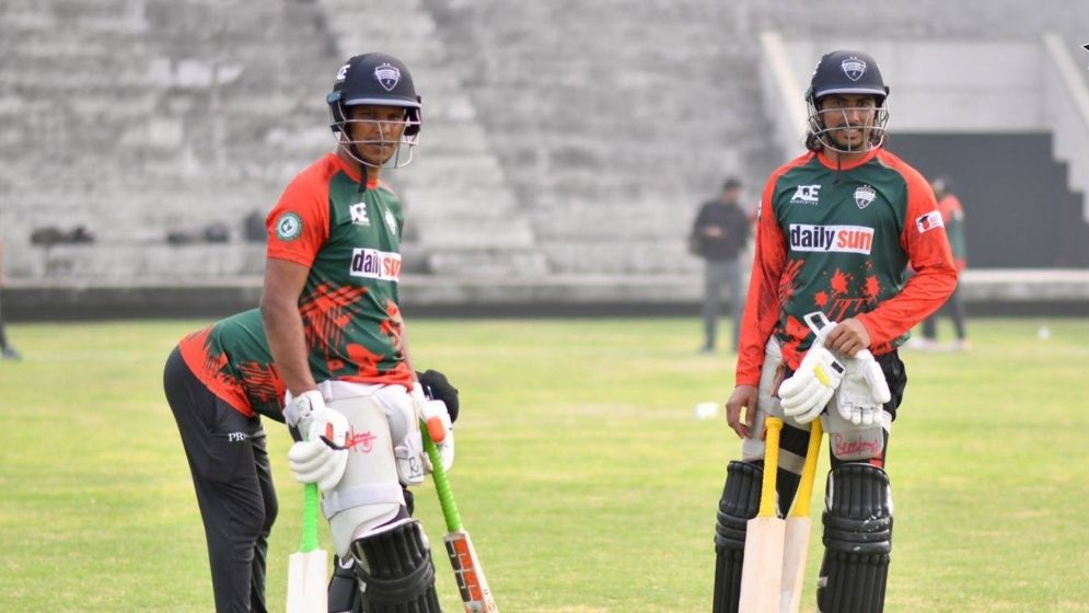 রংপুর ব্যাটিংয়ে  সকালে ঢাকায় পা রাখা তিন বিদেশিকে নিয়েই 