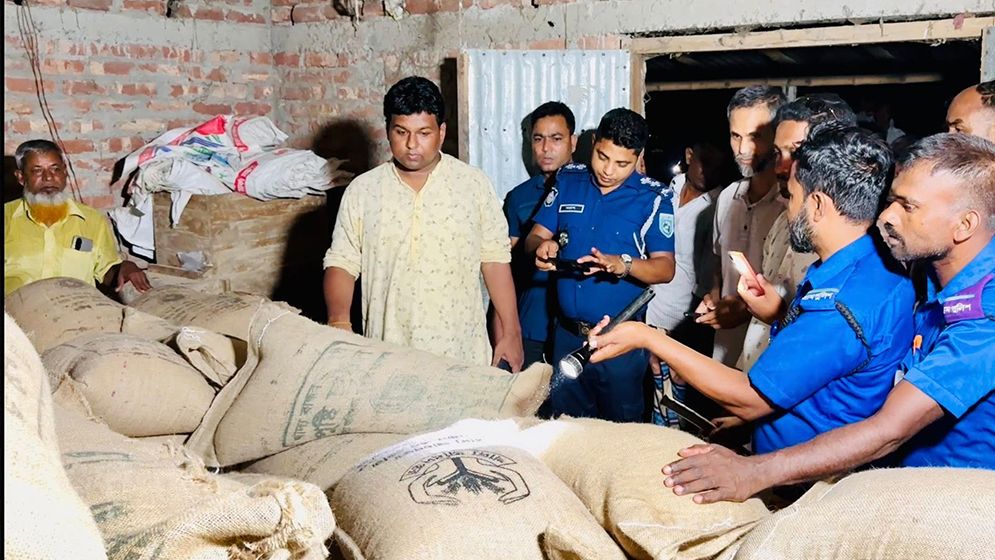 ১৮০ বস্তা ওএমএসের চাল ধান ভাঙার মিলে মিলল 