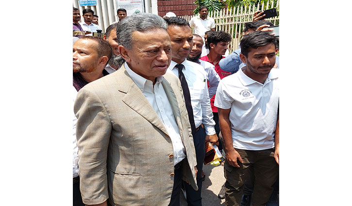খালাস পেলেন আমীর খসরুসহ ৫ জন নিরাপদ সড়ক আন্দোলন: ষড়যন্ত্রের মামলায় 