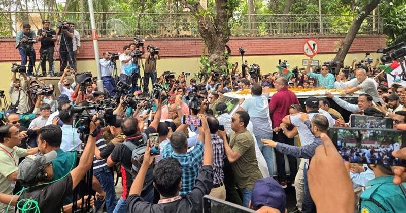 খালেদা জিয়া বাসায় পৌঁছেছেন 
