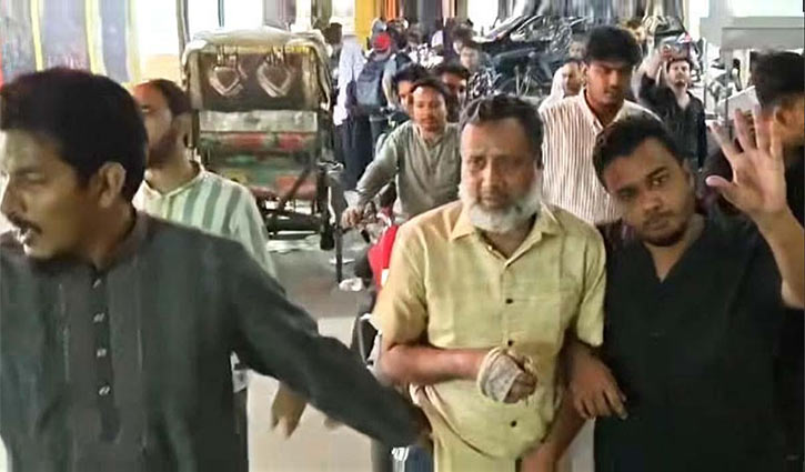 মারধর করে পুলিশে সোপর্দ বগুড়ায় হোমিওপ্যাথি কলেজ অধ্যক্ষকে 