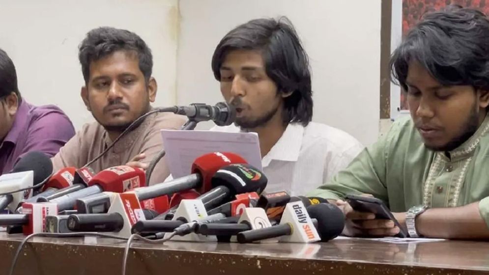দোসর’ আমলা-কর্মকর্তাদের নাম প্রকাশ ‘আ.লীগের 