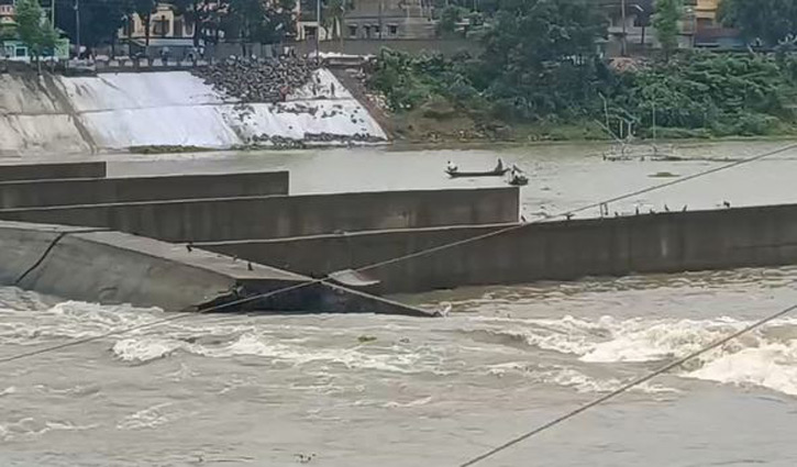 আত্রাই নদীর বাঁধ  ভারতীয় অংশে ভেঙে পড়েছে 