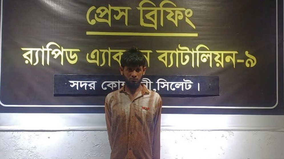 কলেজছাত্রী ধর্ষণের ‘মূলহোতা’ চলন্ত বাসে  গ্রেফতার