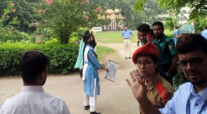 সেই আনিসা পরীক্ষা দিচ্ছেন 
