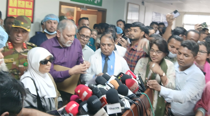  সিঙ্গাপুর থেকে চিকিৎসকরা আসছেন রাতে