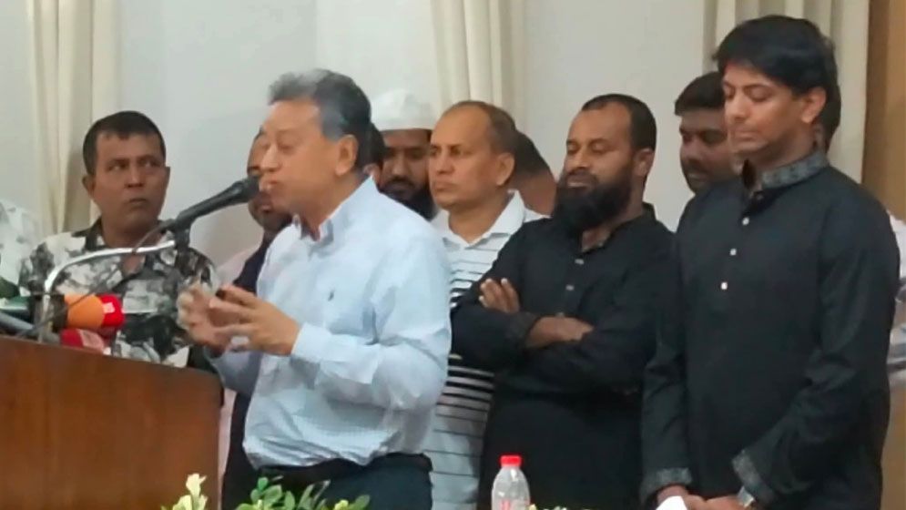সংবিধান সংশোধনের কোনো সুযোগ নেই সংসদের বাইরে : আমির খসরু