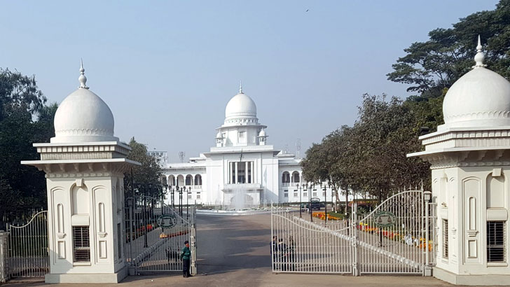সুপ্রিম কোর্ট:থমথমে  ভোটকেন্দ্রে বিএনপিপন্থি আইনজীবীদের বিক্ষোভ