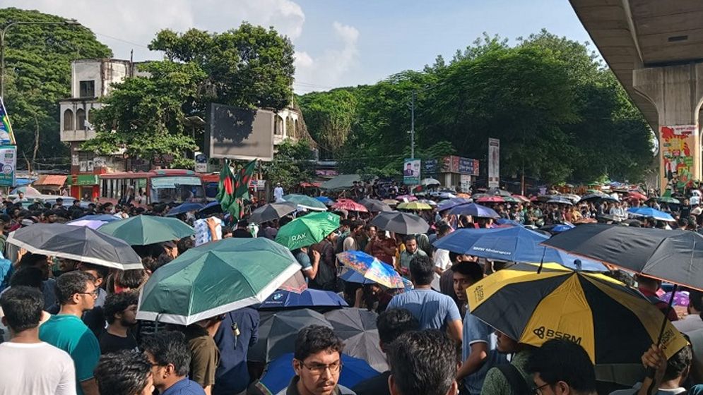 শাহবাগে ‘ব্লকেড অব ইঞ্জিনিয়ার্স’ তিন দাবিতে 