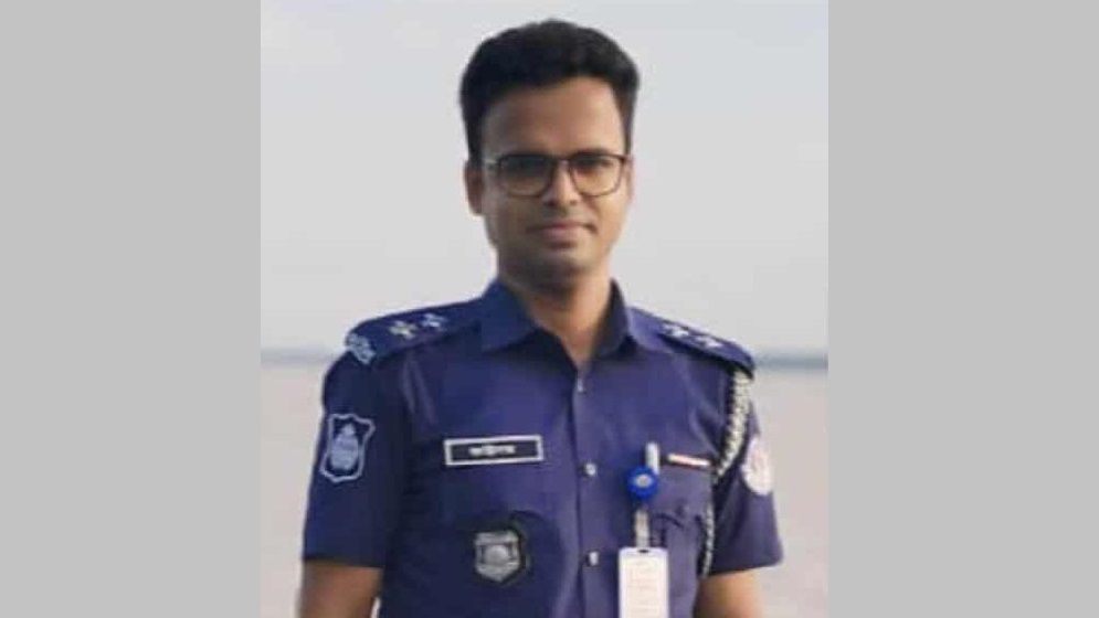 এসআই কারাগারে তানোরে স্ত্রীর যৌতুক মামলায় !