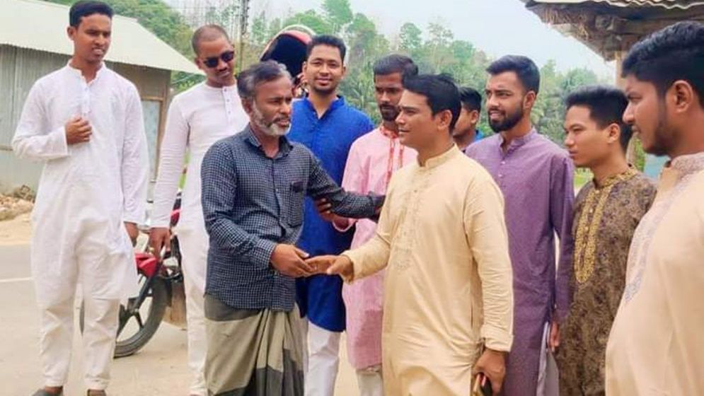 দর্জি থেকে কোটিপতি এক দশকে 