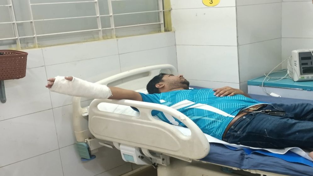 সন্ত্রাসী হামলা,সাংবাদিক রুবেলের ওপর , আহত ৩