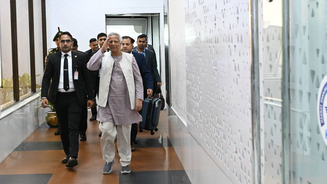প্রধান উপদেষ্টা নিউইয়র্ক থেকে দেশে ফিরেছেন 