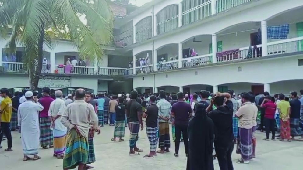 গলাকেটে হত্যা টুপি পরা নিয়ে বিরোধে মাদ্রাসাছাত্রকে 