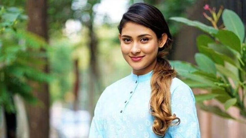 গ্রেফতারি পরোয়ানা অভিনেত্রী মেহজাবীনের বিরুদ্ধে 