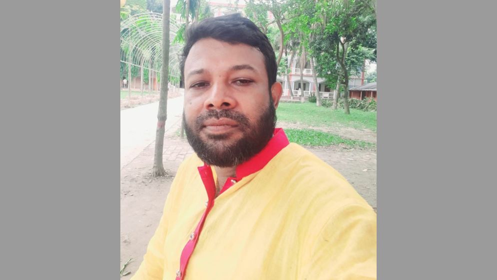 গলাকেটে হত্যা সহকারী অধ্যাপককে , বিক্ষুদ্ধ জনতার আগুনে বৃদ্ধার মৃত্যু