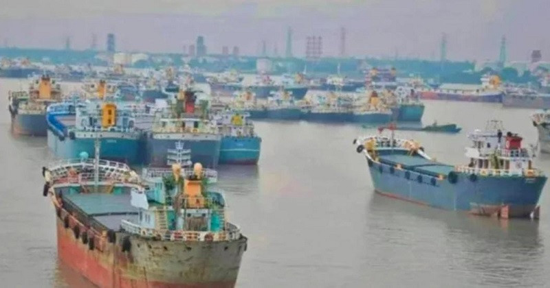 রমজান বাজারে মূল্য বাড়ার আশঙ্কা,সাগরে ভাসছে ৬০০ ‘গুদাম’