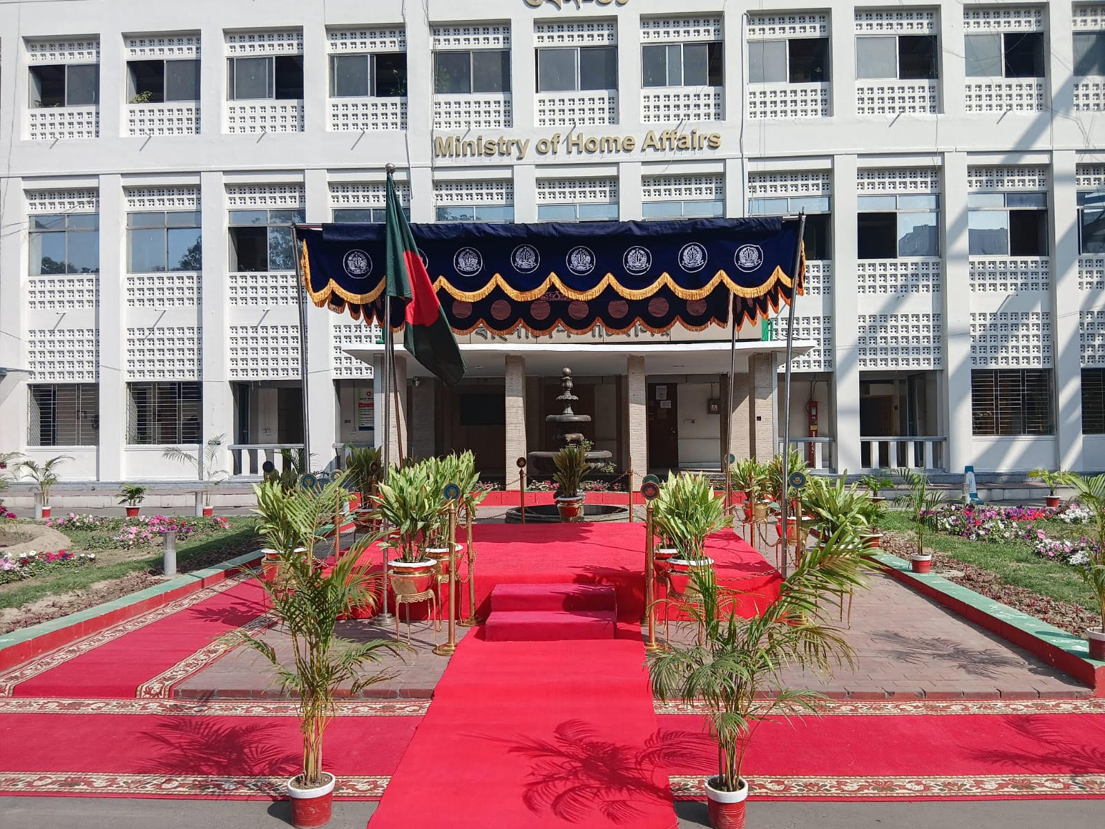 সচিবালয় উৎসবমুখর নতুন মন্ত্রীদের আগমনে 