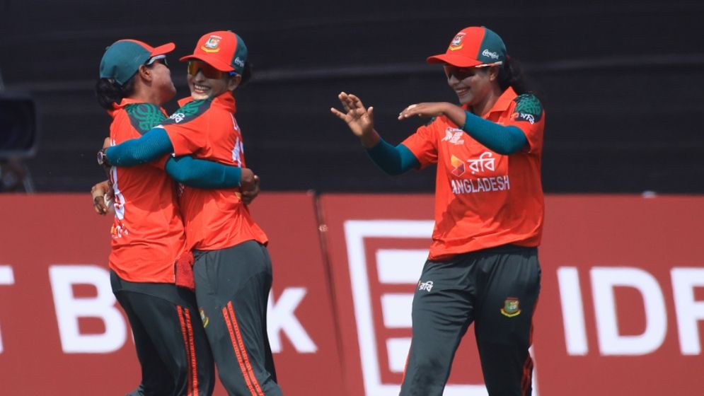 বাংলাদেশ ফাইনালে পাকিস্তানকে গুঁড়িয়ে 