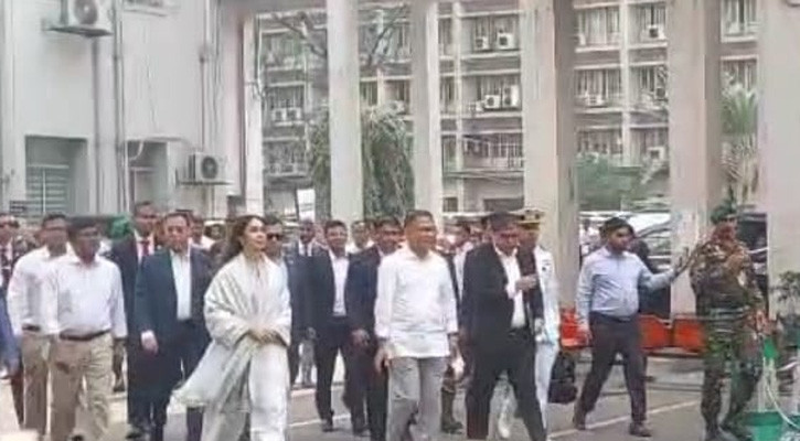  প্রধানমন্ত্রী হেঁটেই সচিবালয়ে ফিরলেন, কেউ কেউ বলছেন ‘নজিরবিহীন’