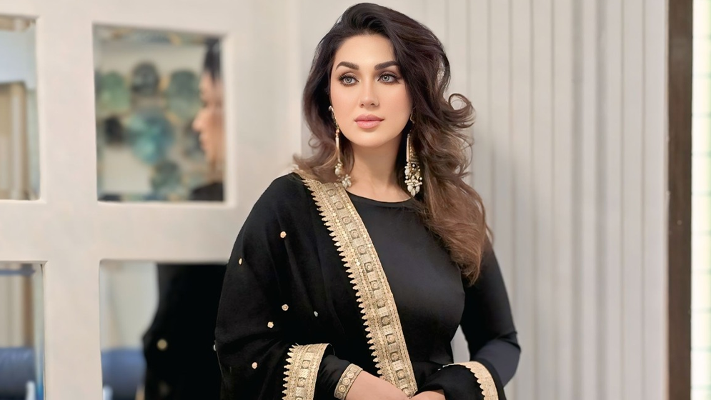 ডাস্টবিন’ ছাড়া কিছুই না ঢালিউড ইন্ডাস্ট্রি ‘: অপু বিশ্বাস