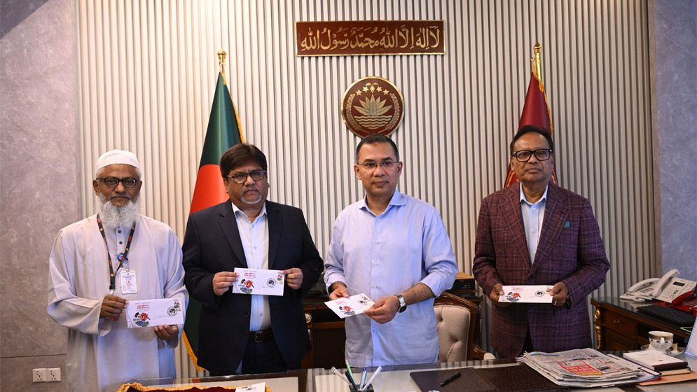 স্বাধীনতা দিবস উপলক্ষ্যে উন্মোচন করলেন স্মারক ডাকটিকিট  প্রধানমন্ত্রী