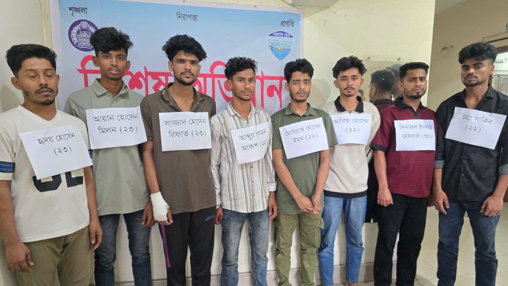 লক্ষ্মীপুরে গোলাগুলির ঘটনায় গ্রেফতার ৮ ,বিএনপি কার্যালয়ের সামনে 