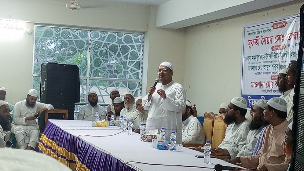 এ বাংলায় চলবে না মানব রচিত আইন : চরমোনাইর পীর
