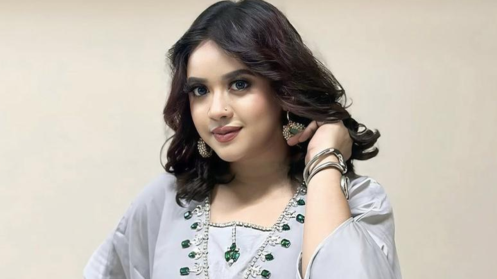 ঐশী প্রথমবার কুয়ালালামপুরে গাইবেন 