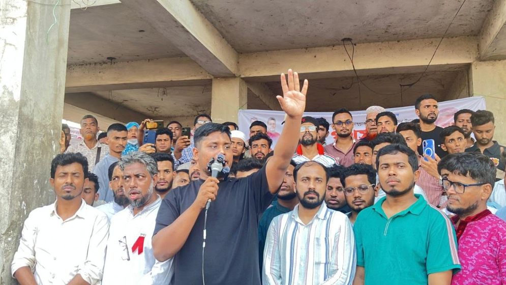 মেধা দিয়েই গড়তে হবে নতুন বাংলাদেশ ঘুস-তদবির নয়, : হাসনাত