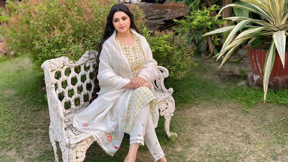 গরুর প্রেমে  একদিনেই পড়েন পরীমনি