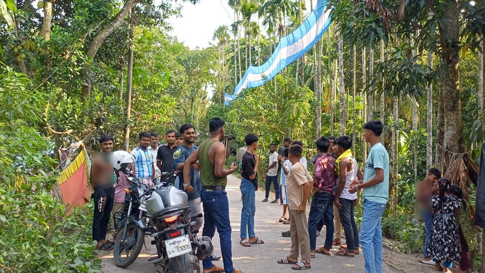  পালটাপালটি দীর্ঘ পতাকা-শোভাযাত্রার প্রস্তুতি,বিশ্বকাপ উন্মাদনায় সরগরম মেঘনার চরাঞ্চল