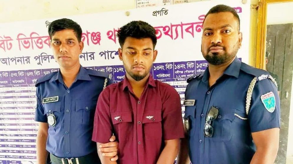 ছাত্রদল নেতা গ্রেফতার গৃহবধূকে ধর্ষণের অভিযোগে 