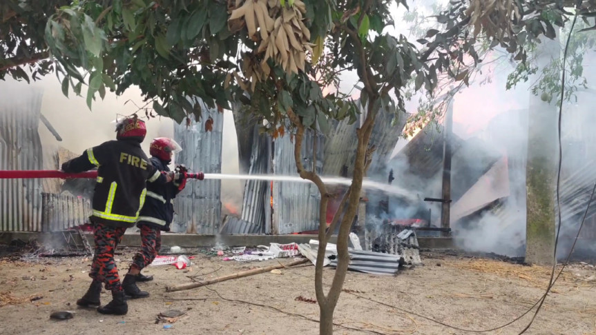 ১৪৪ ধারা ভেঙে ফের সংঘর্ষ টাঙ্গাইলে , অগ্নিসংযোগ