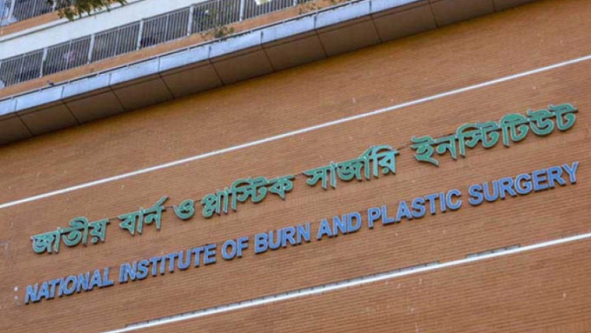 আসামিদের বাড়িতে অগ্নিকাণ্ডে দগ্ধ ৩ জনের মৃত্যু স্কুলছাত্রীকে ধর্ষণ ও হত্যার জেরে 
