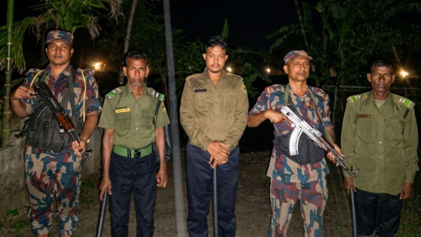 সীমান্তে রাতভর পাহারায় আনসার ও গ্রামবাসী বিজিবির সঙ্গে 