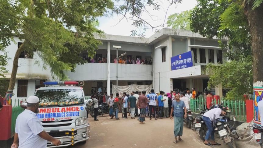 লক্ষ্মীপুরে কুপিয়ে হত্যা দুই মেয়েসহ মাকে 