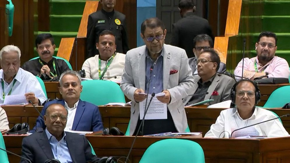 এক লাখ স্বাস্থ্যকর্মী নিয়োগ দেওয়া হবে শিগগিরই , সংসদে স্বাস্থ্যমন্ত্রী