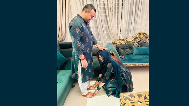 মাহিয়া মাহি স্বামীর পা ছুঁয়ে সালাম করে কত টাকা পেলেন 