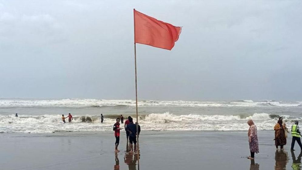 ৩ নম্বর সতর্ক সংকেত চার সমুদ্রবন্দরে 