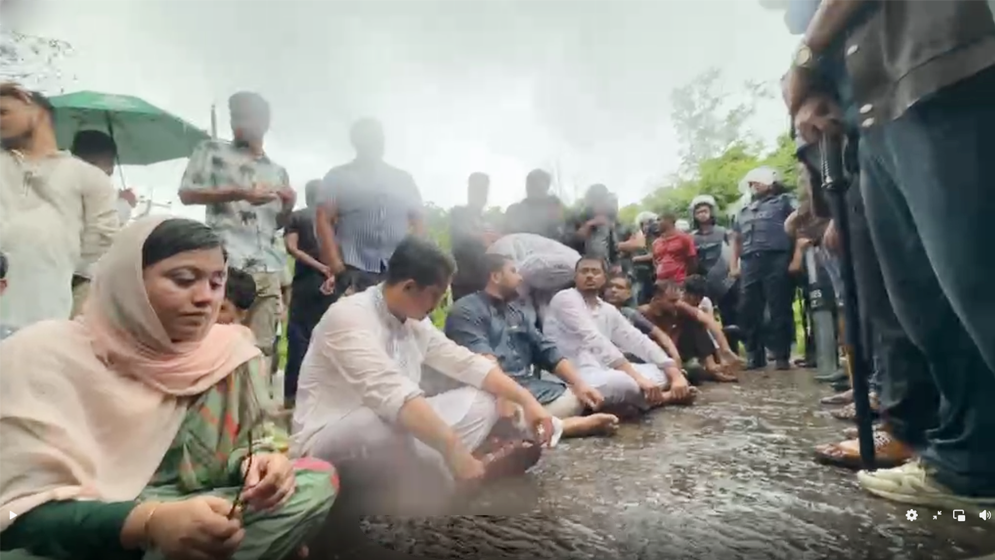 এনসিপির গাড়িবহর আটকে দিল পুলিশ এবার বাহুবলে 