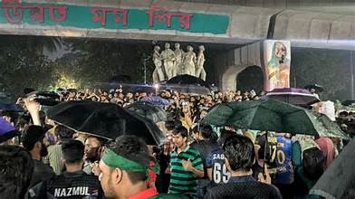 দুর্নীতির পুরোনো জালে আটকে গেল জুলাইয়ের স্বপ্ন