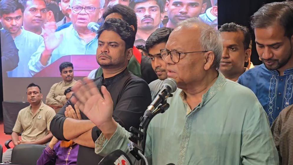 তরুণদের রাজনীতি করা উচিত দেশকে নতুন কিছু দেওয়ার প্রত্যয়ে : রিজভী