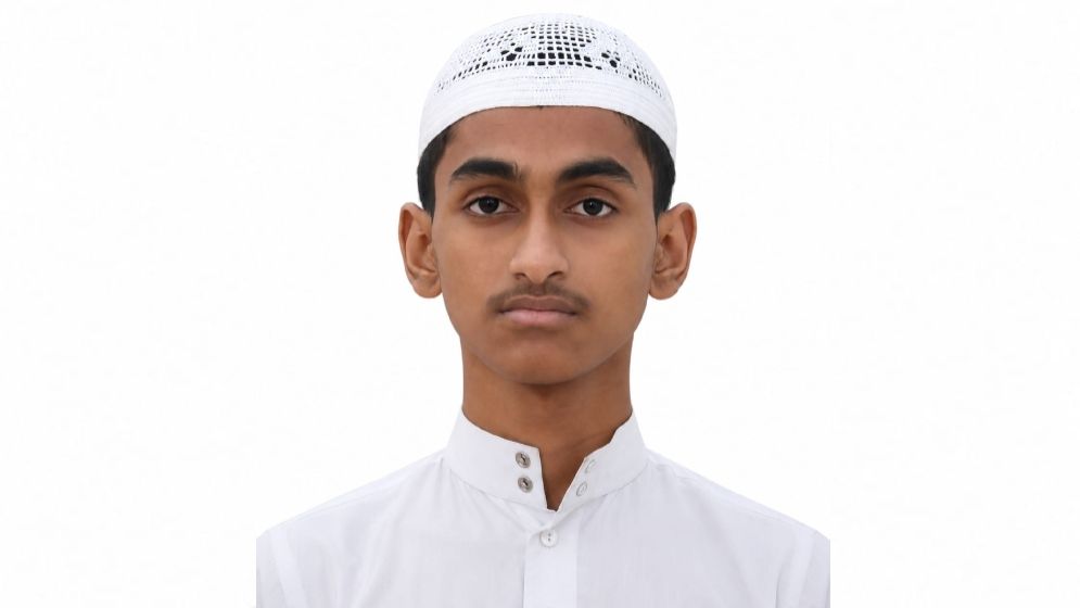 কুরআন প্রতিযোগিতার বিশ্বমঞ্চে জাকারিয়াপ্রথম বাংলাদেশি , আনন্দে মাতোয়ারা তার গ্রাম